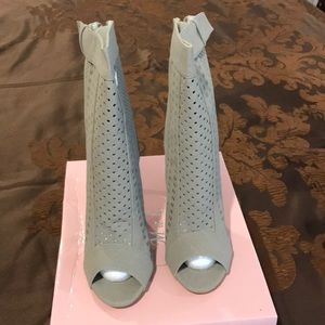 BRAND NEW Peep toe High Heels